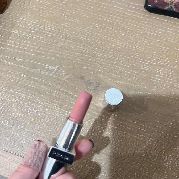 Prada - Picture 3 of 4